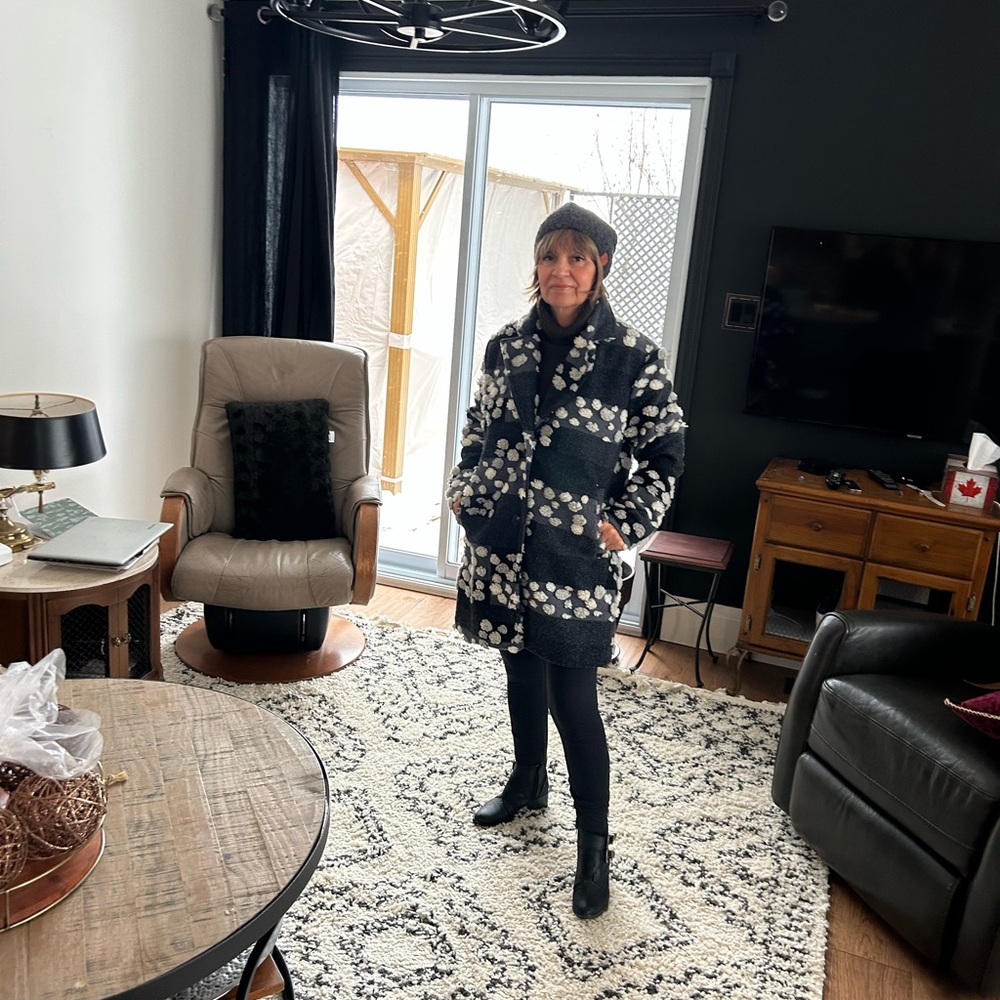 Avita Black and White Patterned Teddy Jacket